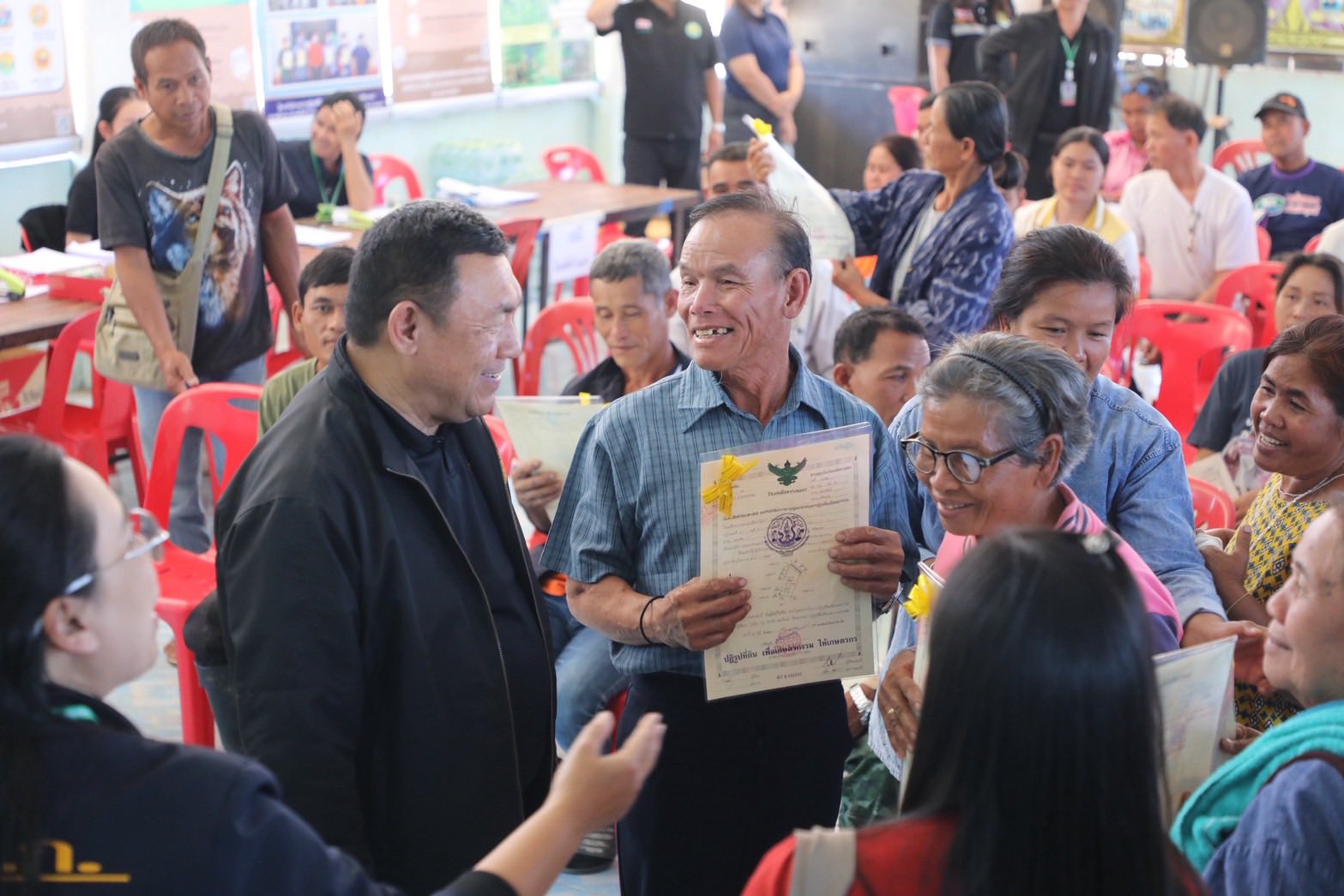 title - “ส.ป.ก. ไม่ทิ้งใครไว้ข้างหลัง” เลขาฯ สั่งลุย ศูนย์เคลื่อนที่ เร่งช่วยเกษตรกรในเขตปฏิรูปที่ดินในพื้นที่เสี่ยงภัย